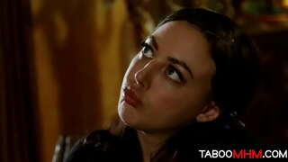 Mostohaapám baszik a mostohalánya, mint egy tanár, aki megbünteti egy kurvás diáklány