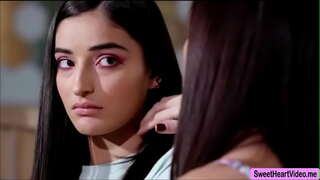 Alana Cruise a Emily Willis používat každý jiným jazykem k orgasmu