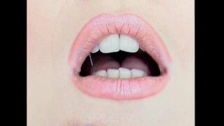 Angela Tigar - lezbejka - u bijelom