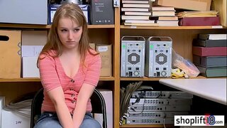 Ҡайнар йәш ҡыҙ-трахаться менән коррупцион полицейский воровка